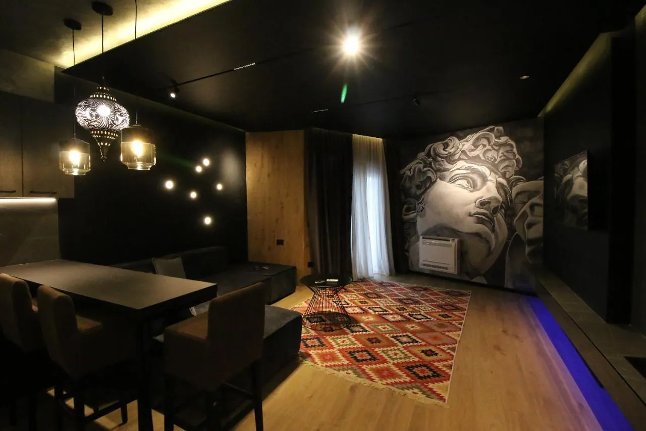 King'S Apartment كورتشي
